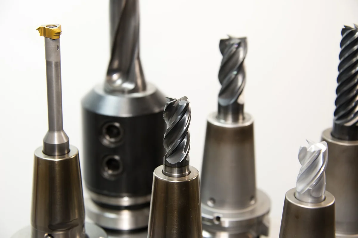 Comment débuter en bricolage : outils et conseils essentiels pour 2026