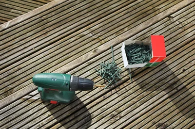 Bricolage en extérieur : construire une terrasse en bois tendance en 2026