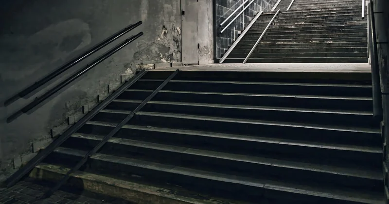 Peut-on peindre un escalier en bois vernis sans poncer ?
